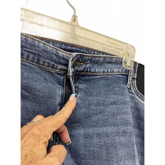 Brand New Isabel Women's Size 4 Maternity Size Expanding Midi Shorts Cuffed Hems - Picture 3 of 10